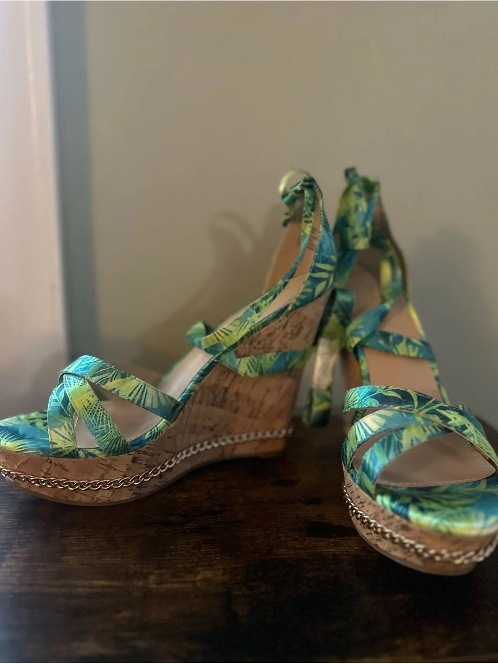Shoe Dazzle Tropical Leaf Platform Wedge Sandals - Green